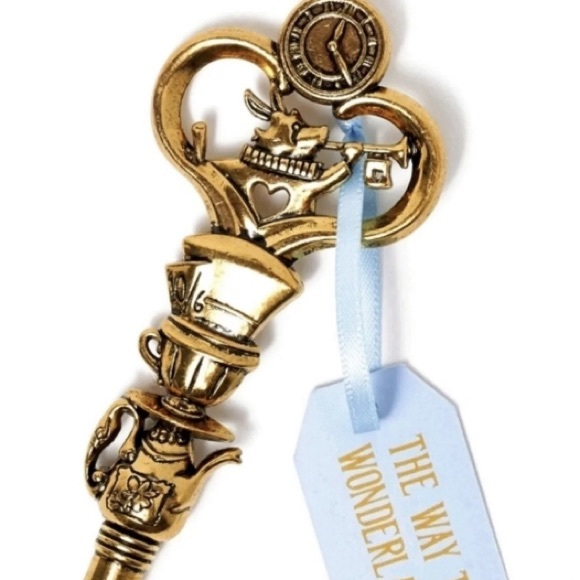 Alice in Wonderland Key to Wonderland Makeup Brush Keepsake Case - Picture 4 of 11